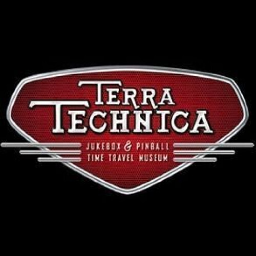 Vstupenky jsou platné ihned po zakoupení až do 31.12.2026 v muzeu Terra Technica Jukebox & Pinball Museum 